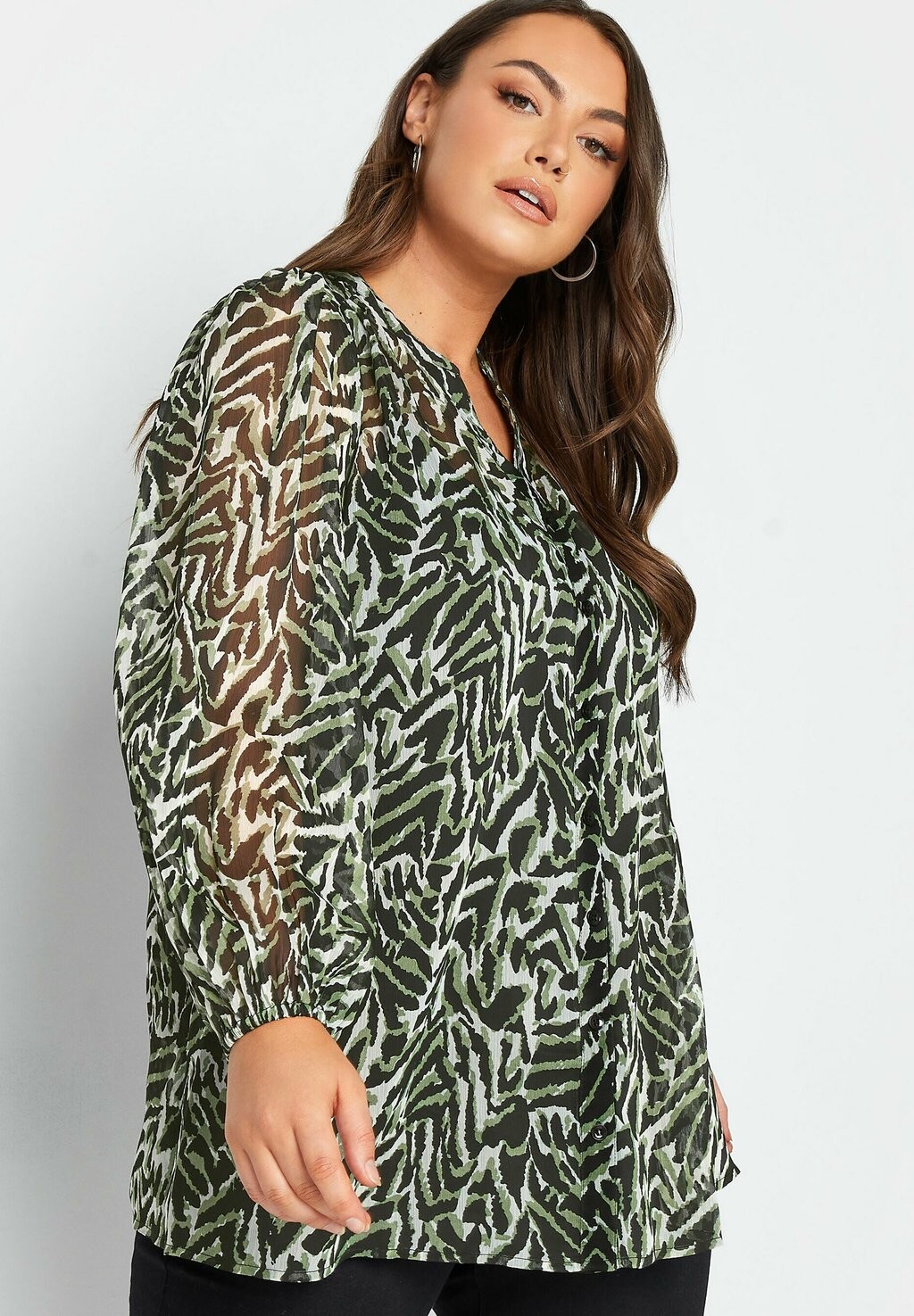 

Блузка Zebra Yours Clothing, зеленый