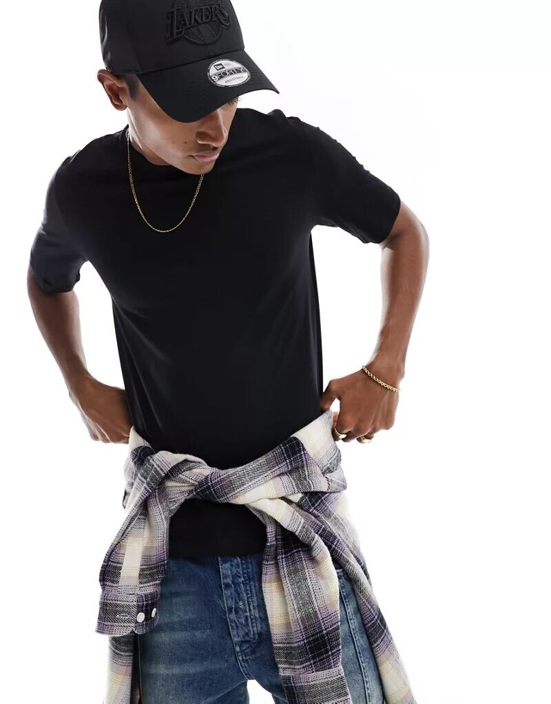 

Черная хлопковая футболка с круглым вырезом Jack & Jones Essentials