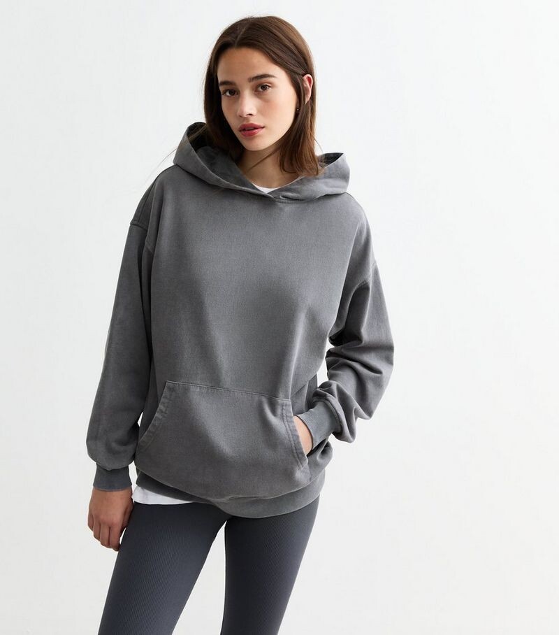 

Серый худи из смесового хлопка с кислотной стиркой New Look, темно-серый