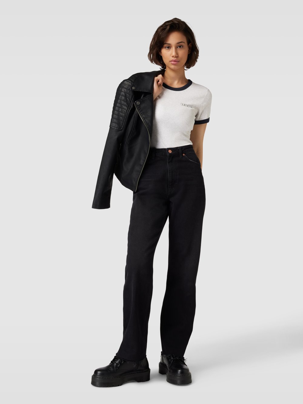 

Укороченная футболка в пестрый узор Levi's