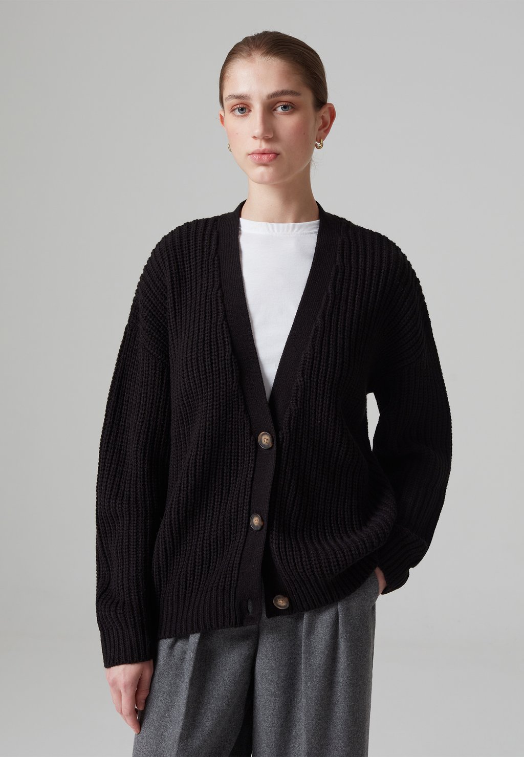

Кардиган WITH V NECK PIOMBO, черный
