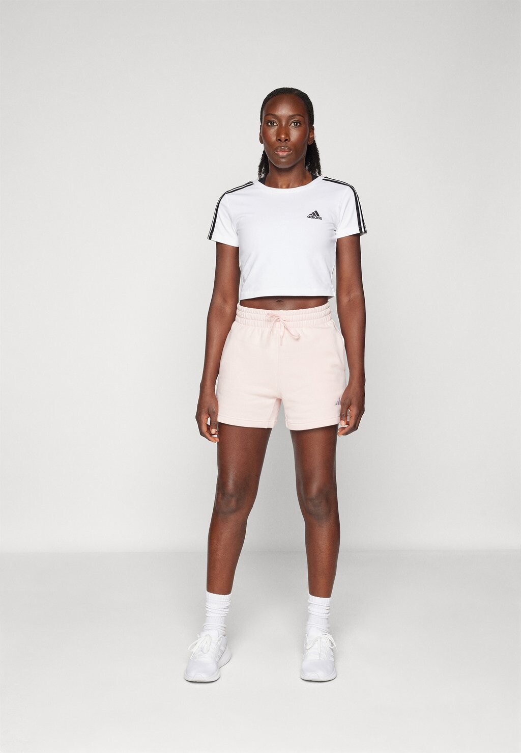 

Спортивные шорты Essentials Small Logo Shorts adidas Sportswear, розовый