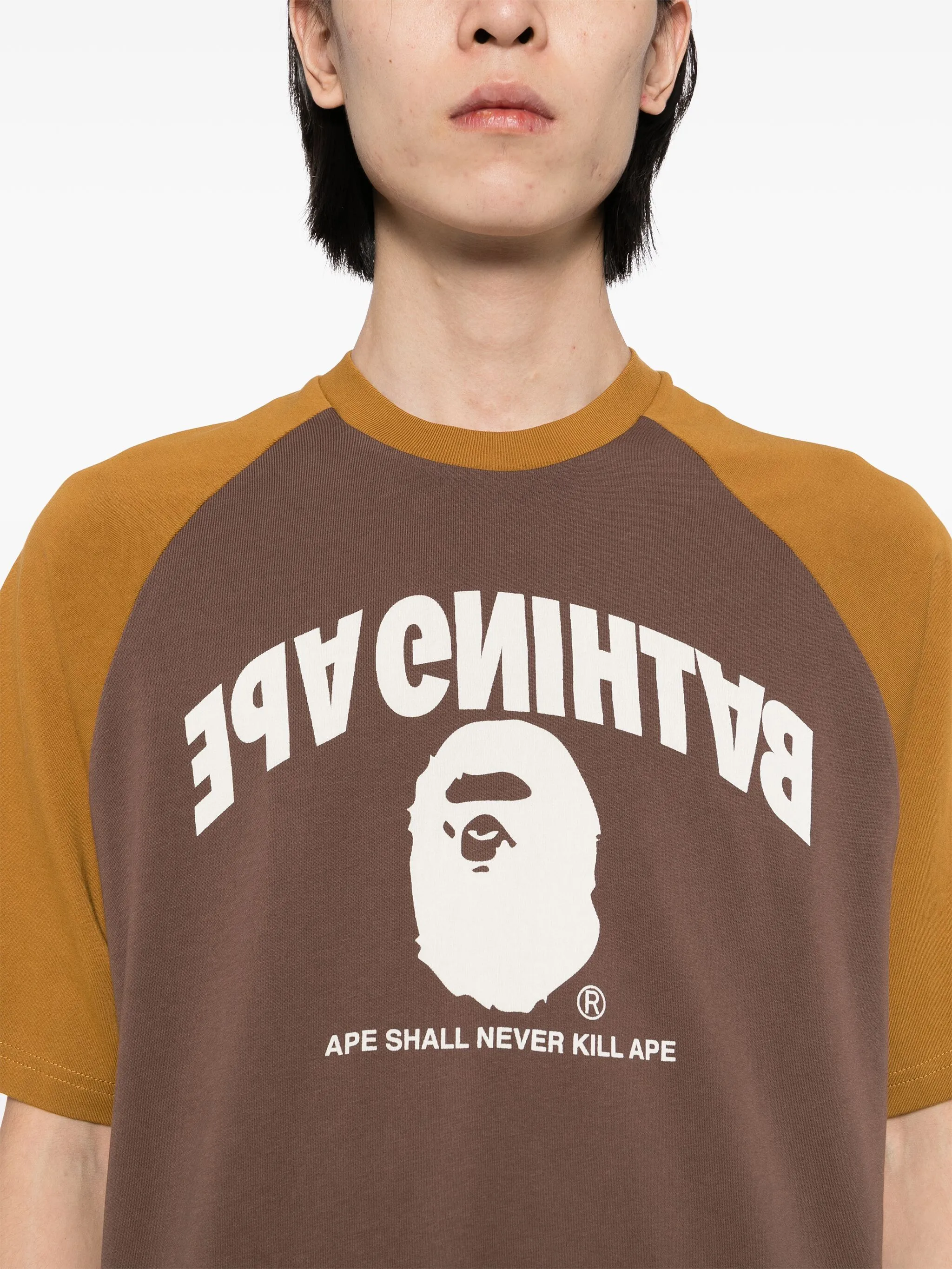 Футболка College свободного кроя с рукавами реглан A Bathing Ape, коричневый — фото 4