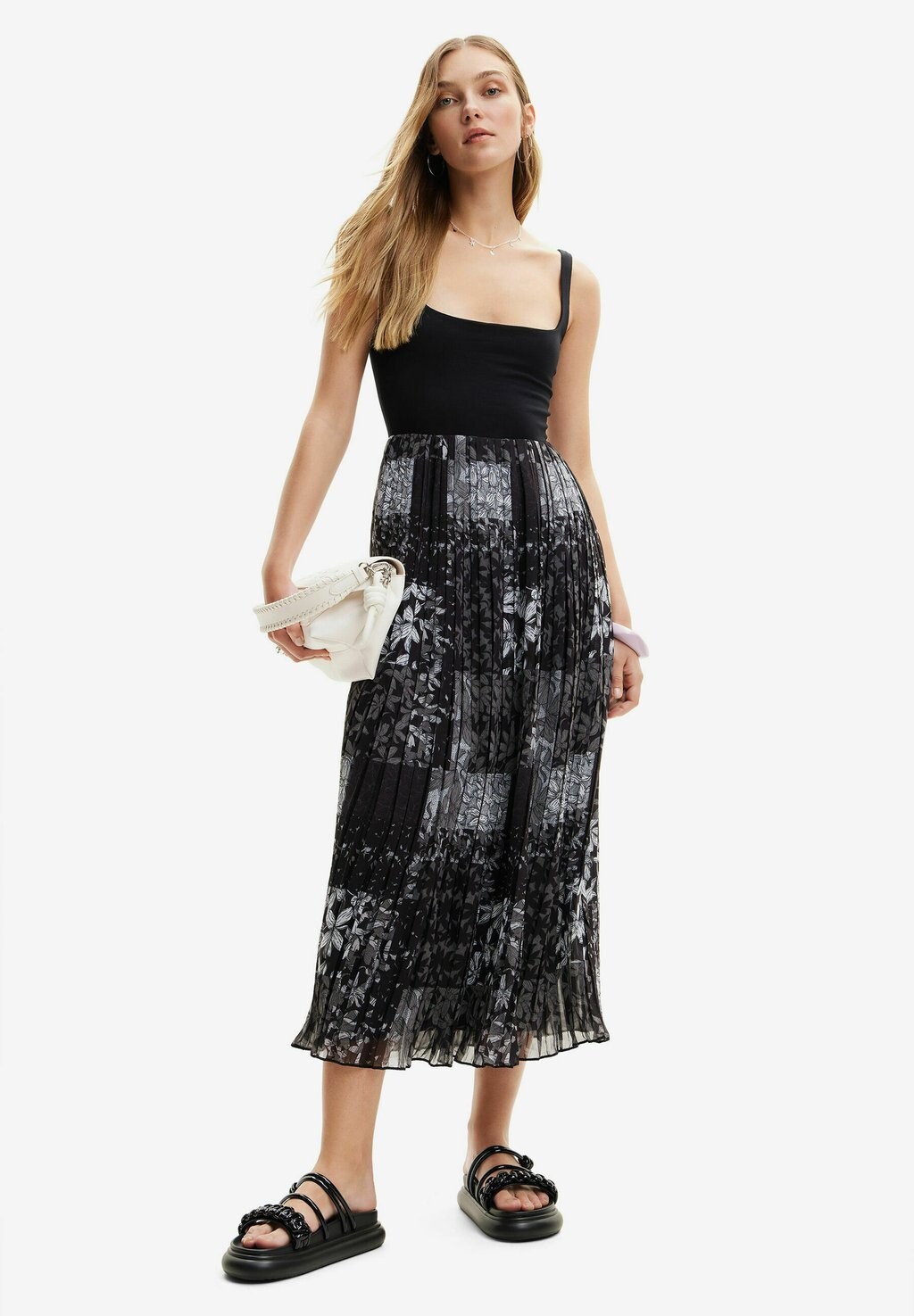 

Дневное платье PLEATED COMBINATION MIDI Desigual, черный