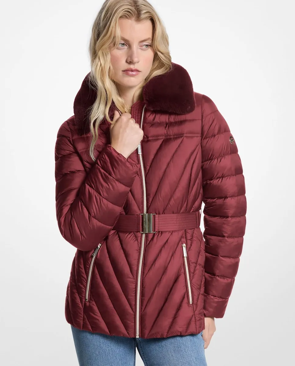 

Женский пуховик с воротником из искусственного меха и поясом Michael Michael Kors, бордовый
