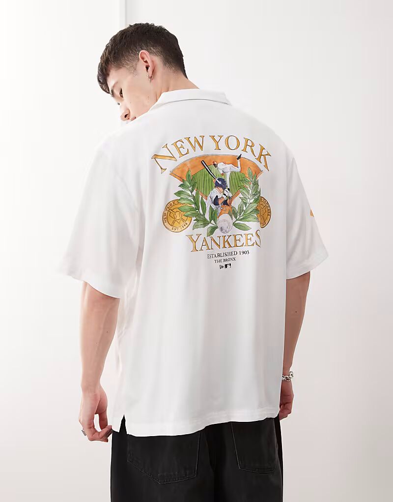 

Футболка New Era NY Yankees Revere с рисунком на спине белого цвета