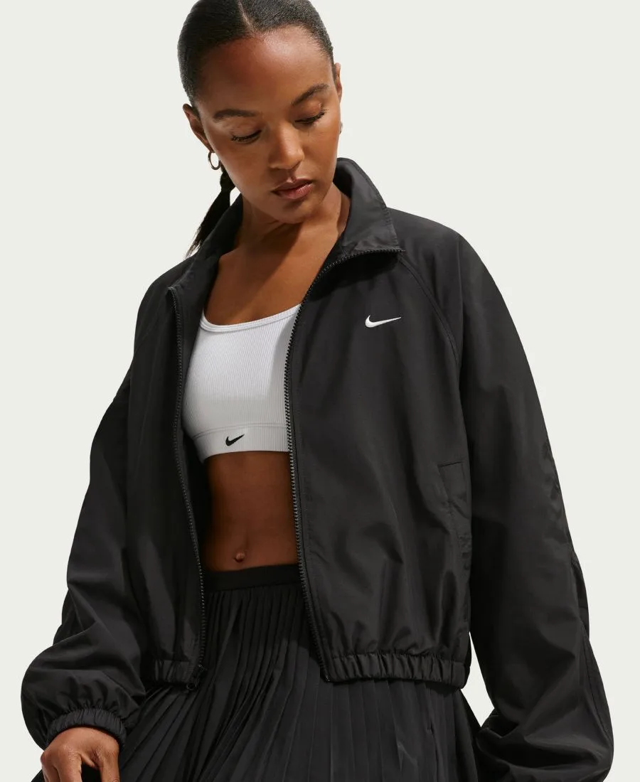 Женская спортивная куртка оверсайз с защитой от УФ-излучения Sportswear Nike, черный/sail — фото 2