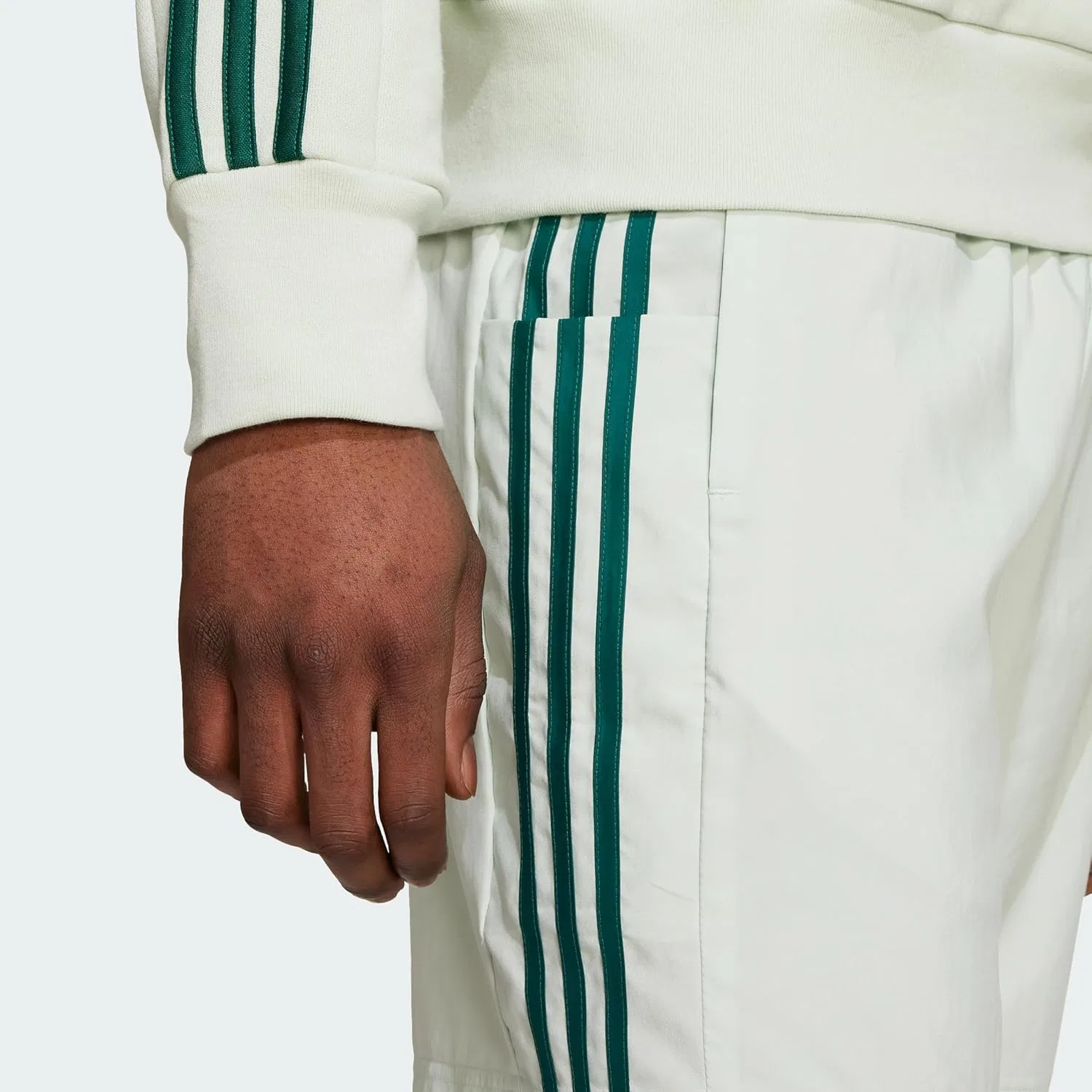 Шорты мужские adidas, Linen Green F22 — фото 3