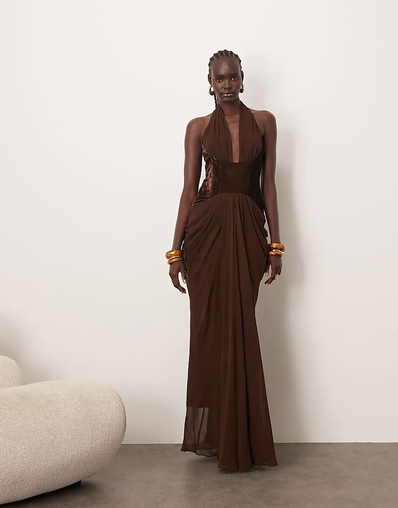 

Бархатное платье ARRANGE с глубоким декольте, халтером и талией макси со шлейфом шоколадного цвета