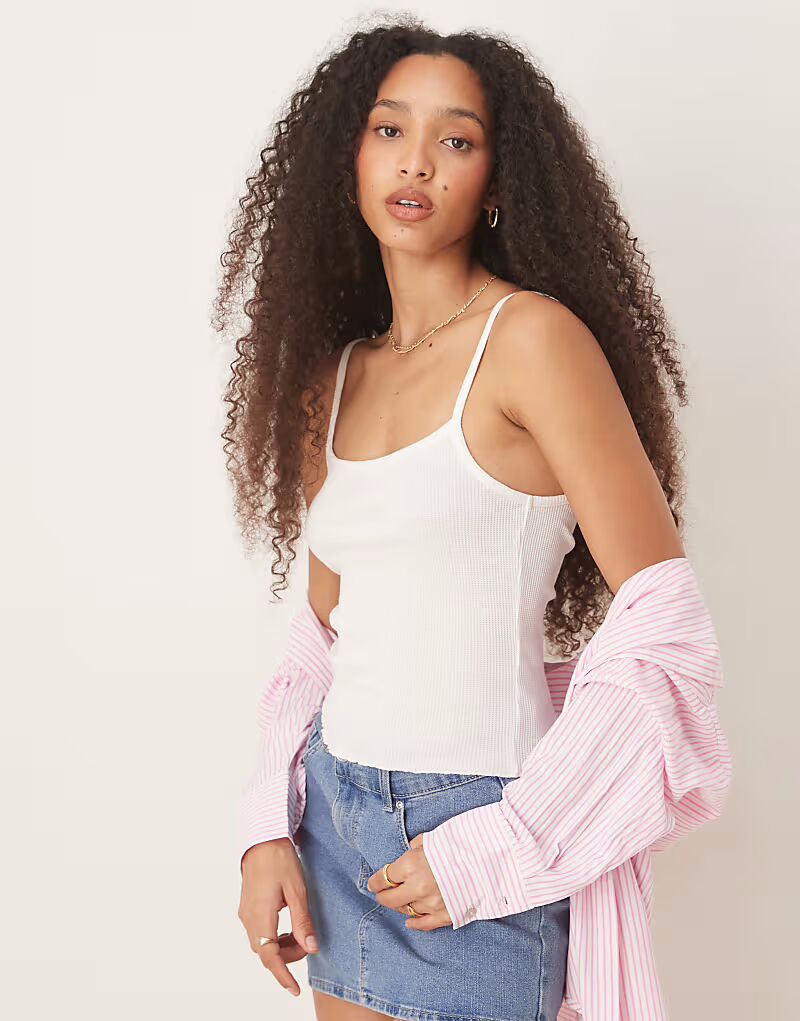 

Топ на бретелях с вафельной каймой ASOS DESIGN кремового цвета
