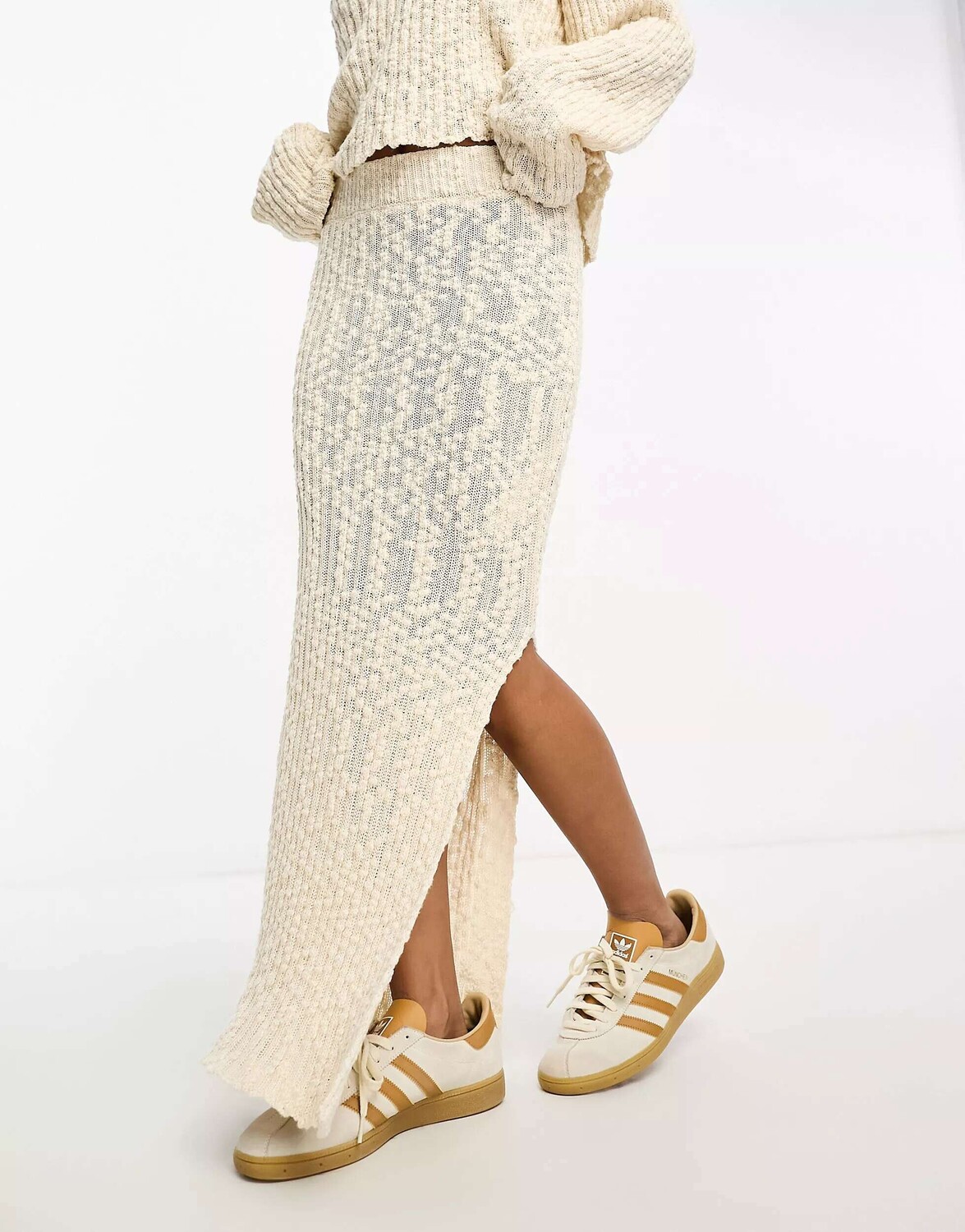 

Бежевая фактурная юбка макси из букле Miss Selfridge