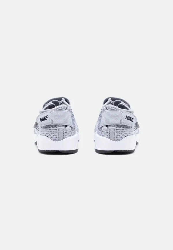 Кроссовки Nike Sportswear Rift 2, серый волк/черный/белый — фото 3