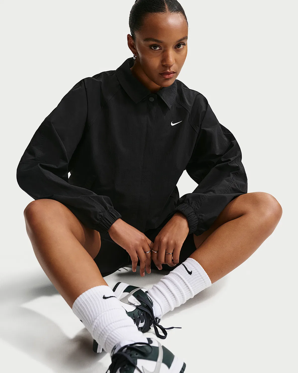 Женская оверсайз куртка Nike Sportswear, Black/Sail — фото 3