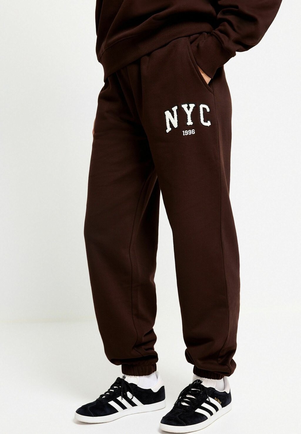 

Спортивные брюки NEW YORK CITY GRAPHIC JOGGER Next, коричневый