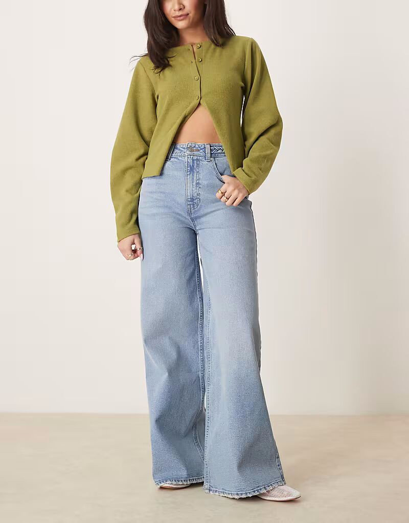 

Джинсы ASOS DESIGN широкого кроя, средне-синего цвета, с плетеным поясом