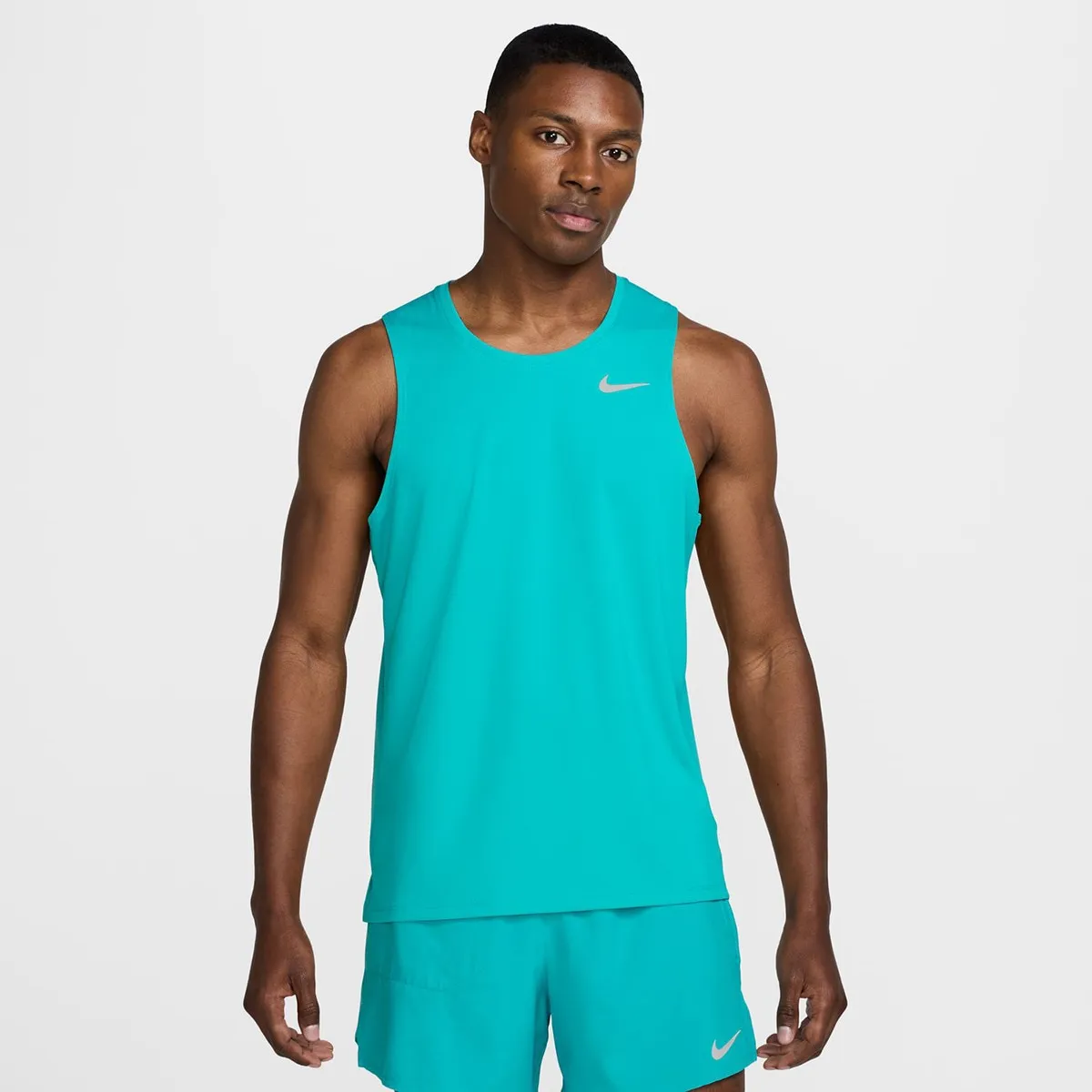 

Футболка мужская Miler Nike, зеленый