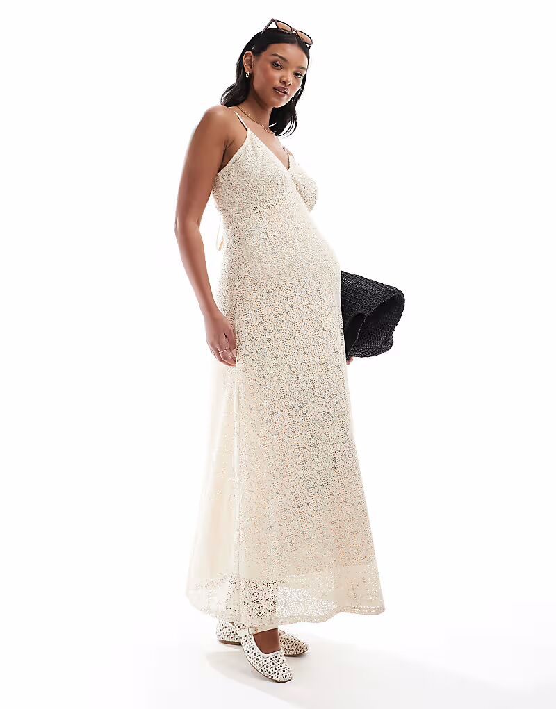 

Vero Moda Maternity - кремовое кружевное макси-платье с глубоким вырезом