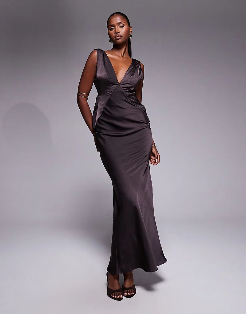 

Платье макси из атласа ASOS DESIGN с глубоким декольте, узлом на плече и глубоким вырезом на спине в цвете темного шоколада