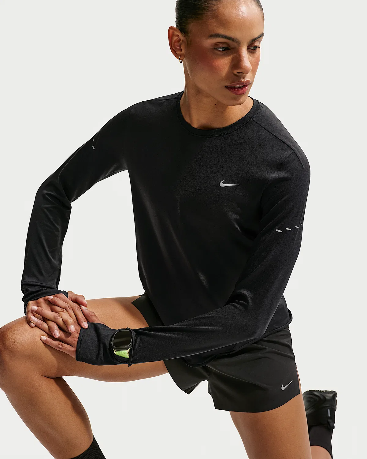 Женская длинная футболка с длинным рукавом Dri-FIT UV Nike Swift, Black — фото 3