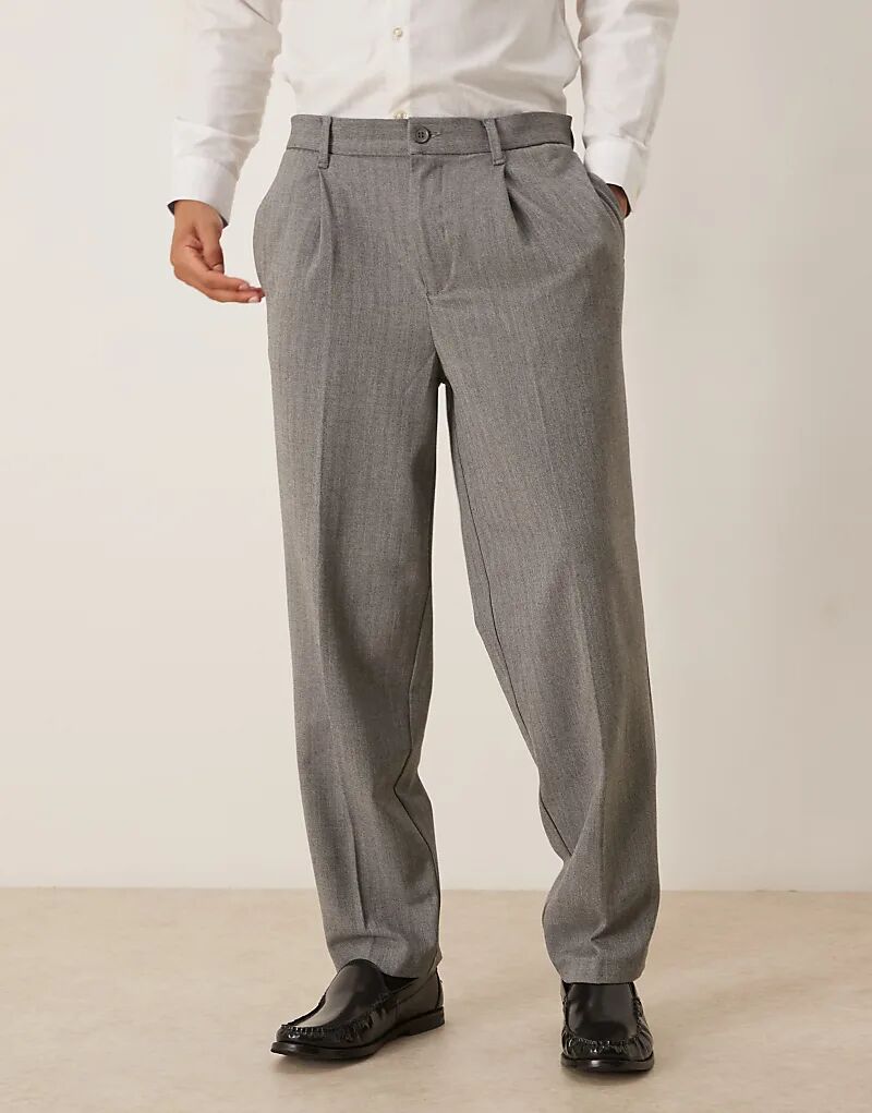 

Зауженные брюки свободного кроя из шерстяной ткани со складками серого цвета от ASOS DESIGN