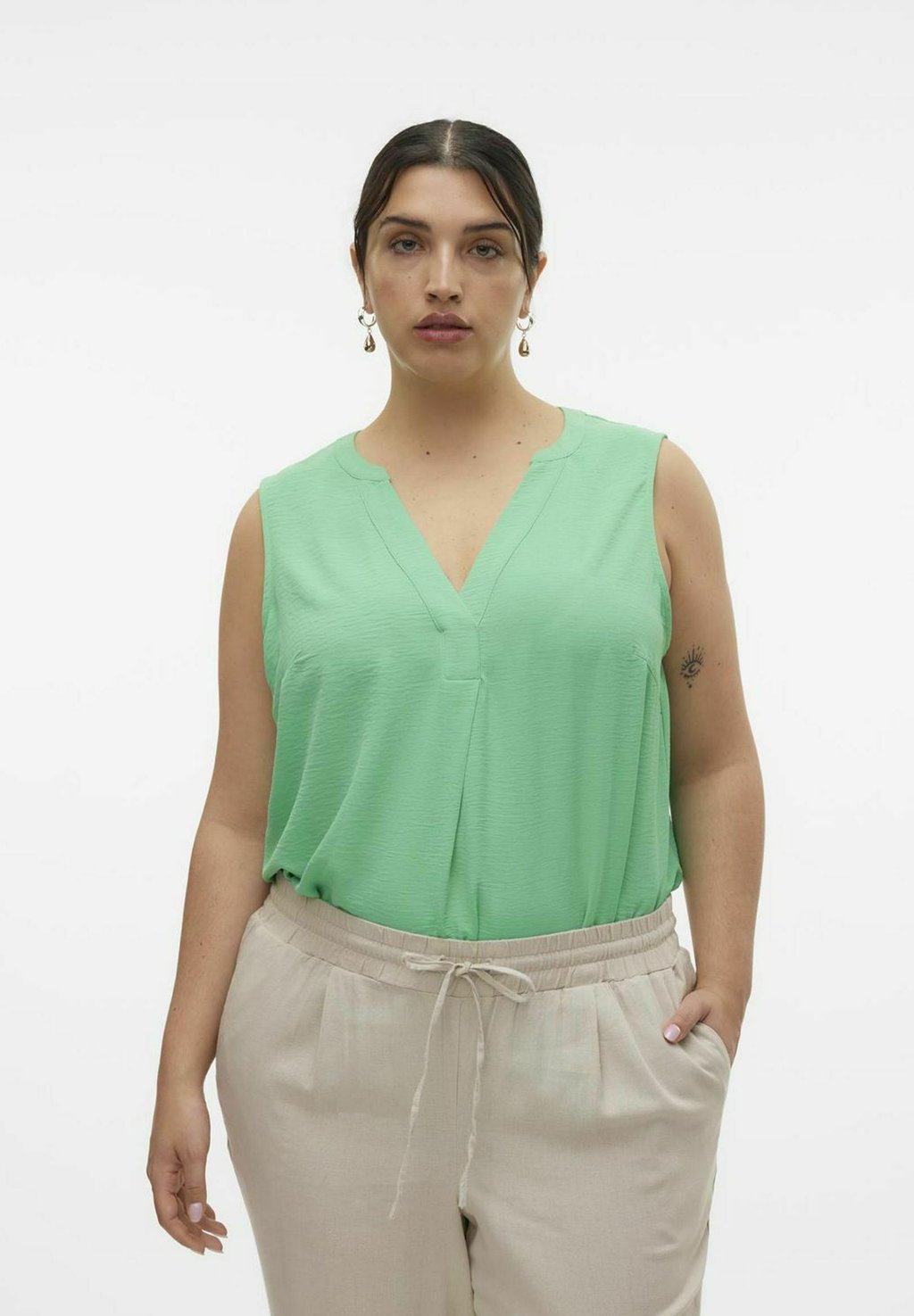 

Топ VMELVA - Blouse Vero Moda Curve, светло-зеленый