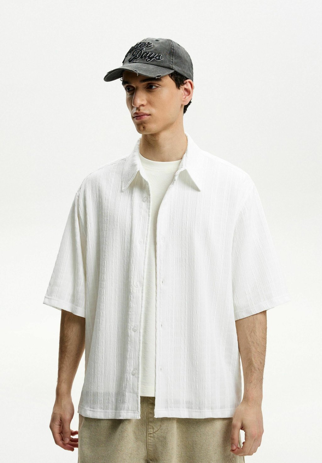 

Рубашка TEXTURED SHORT SLEEVE BOXY FIT Bershka, белый