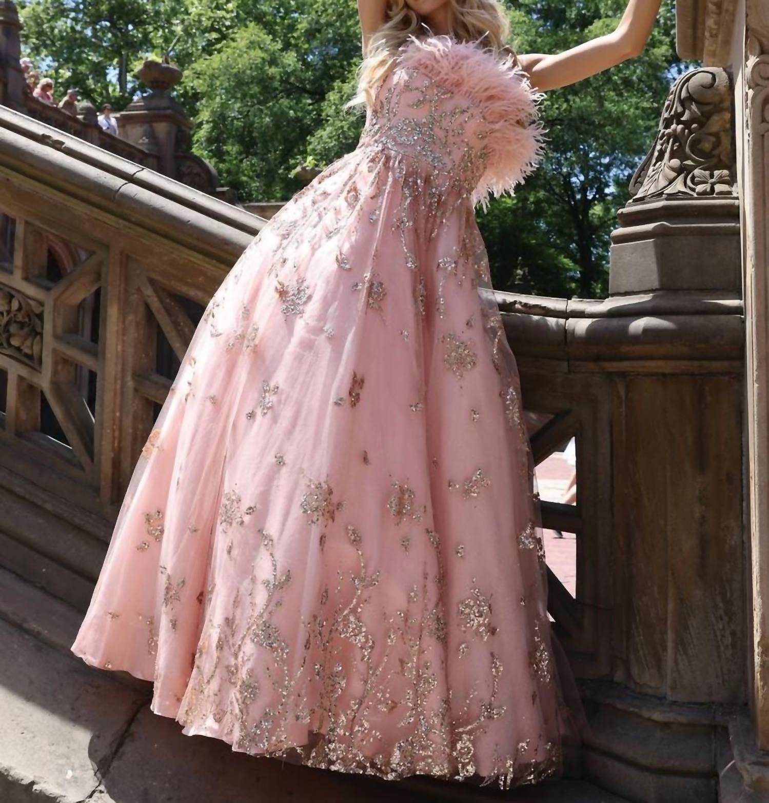 

Платье на одно плечо с перьевым акцентом в розовом золоте COLORS DRESS