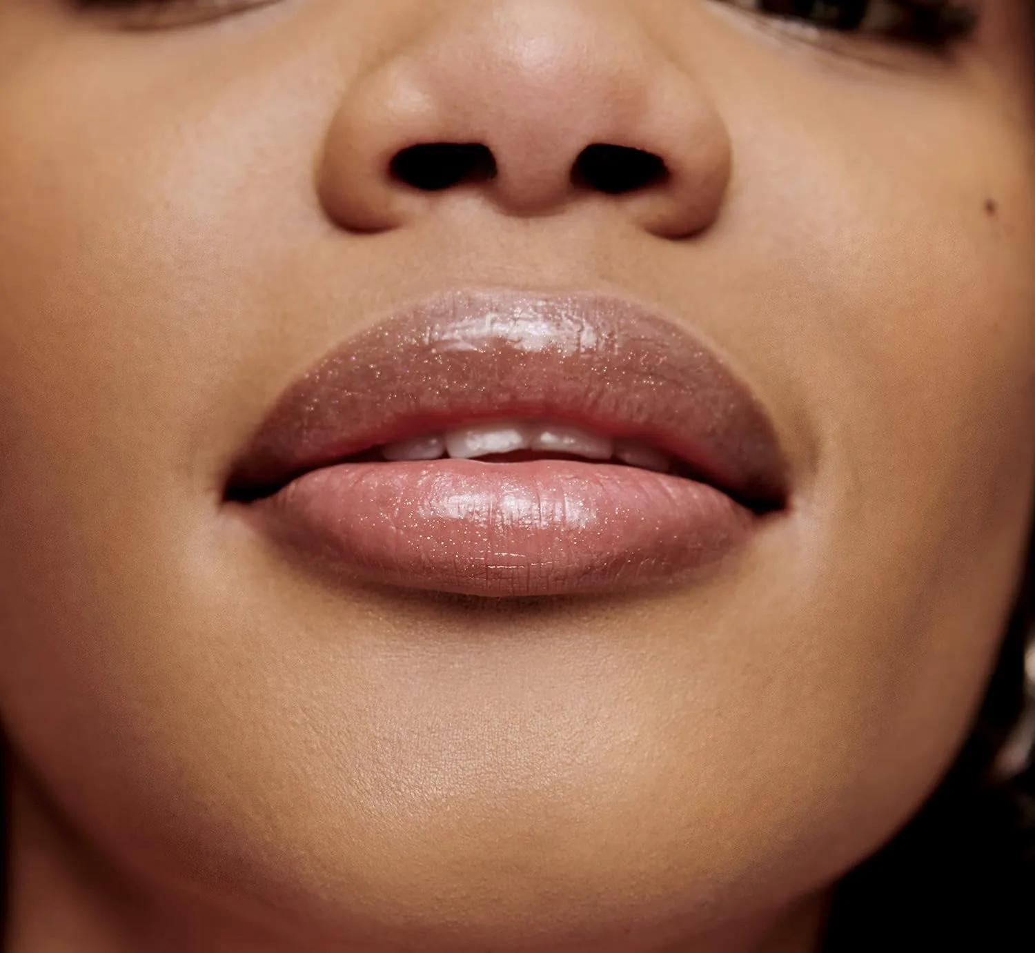 jane iredale HydroPure Hyaluronic Lip Gloss, увлажняющий блеск для губ с гиалуроновой кислотой, разглаживает и питает, нелипкий, с ароматом ванили, веганский и cruelty free, Sangria — фото 3
