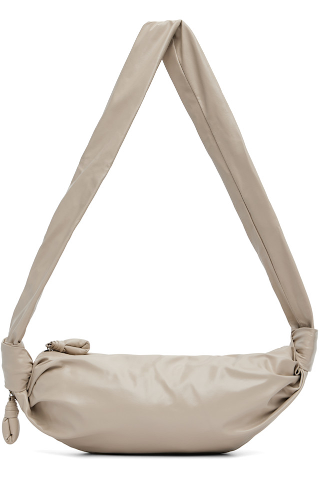 

Lemaire Небольшая мягкая сумка для круассанов бежевого цвета