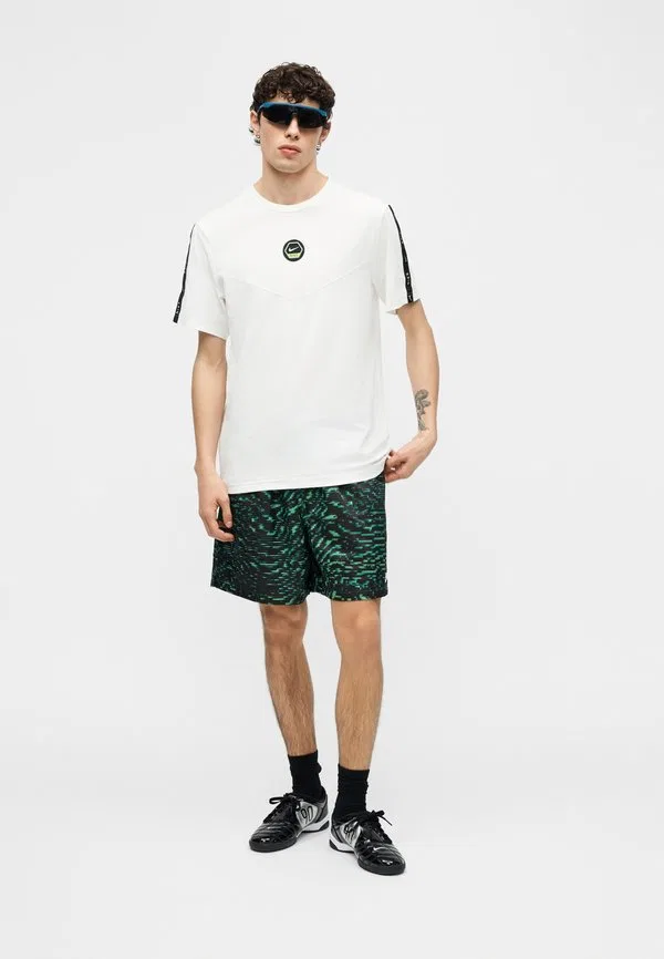 Спортивные штаны в стиле научной фантастики club flow Nike Sportswear, Malachite/Black/Sail — фото 3