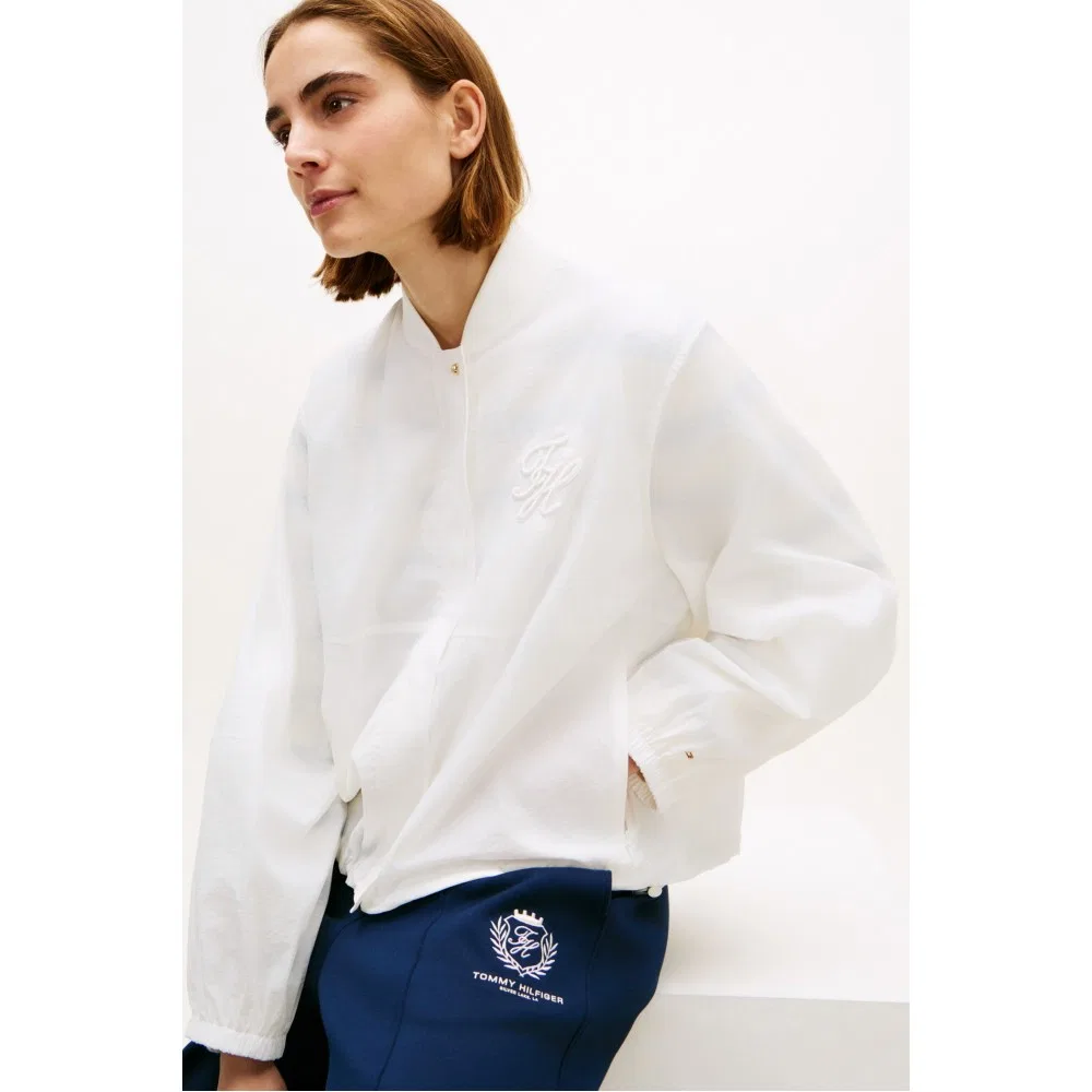 Женская укороченная куртка-бомбер оверсайз цвета айвори от Tommy Hilfiger Women — фото 4