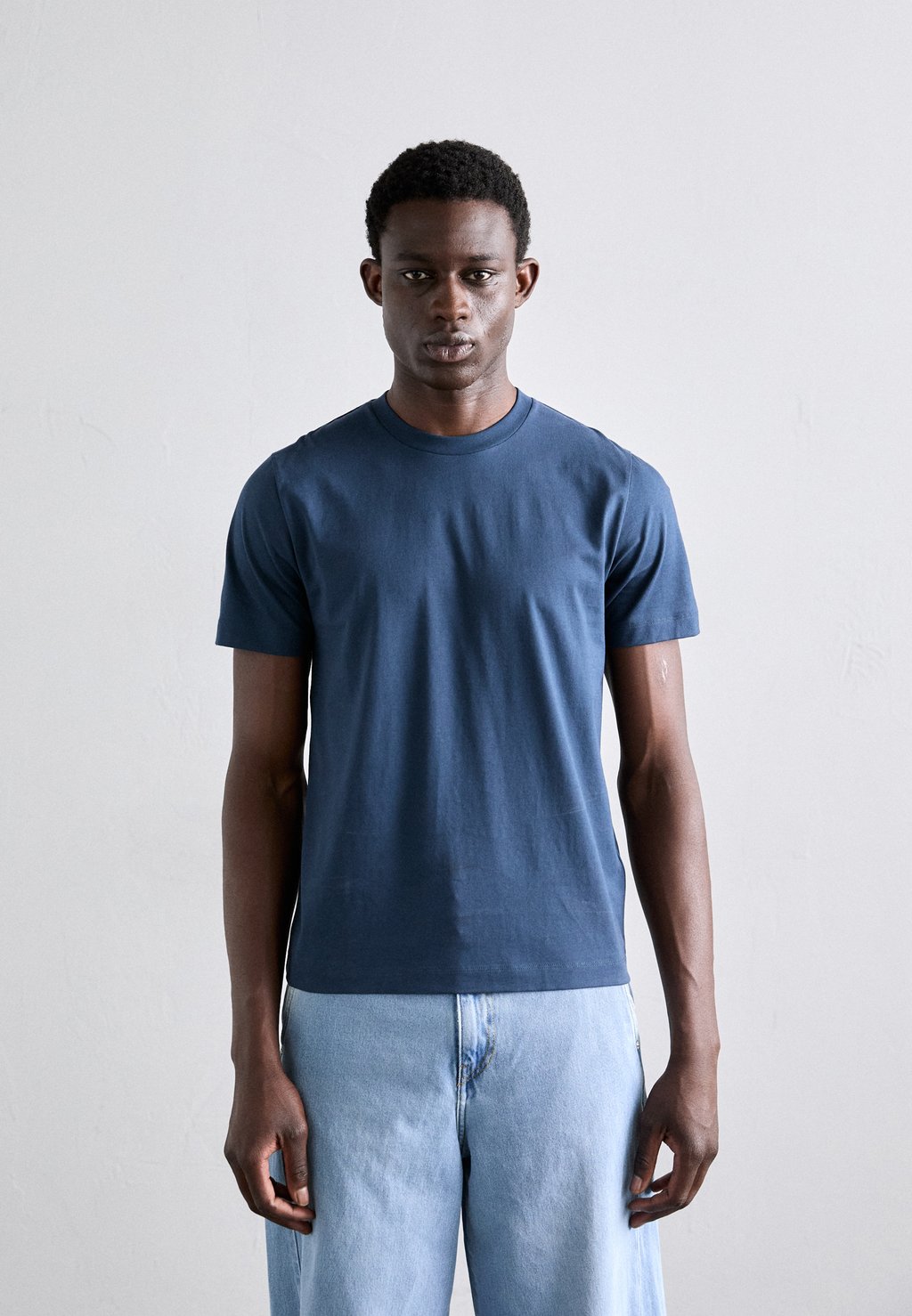 

Базовая футболка CREWNECK TEE Filippa K, синий