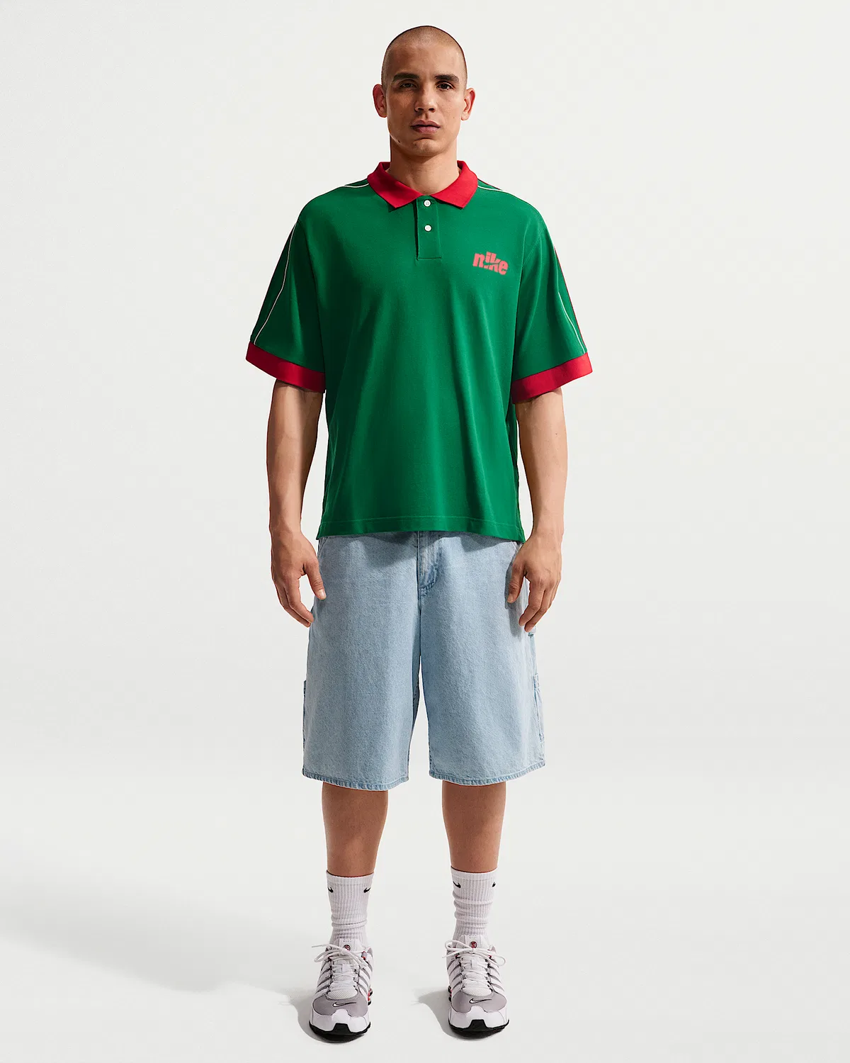 Мужское оверсайз поло с коротким рукавом Nike Sportswear Club, Pine Green/University Red/Sail/University Red — фото 4