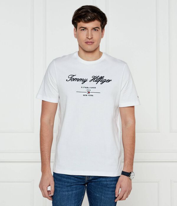 

Футболка мужская Tommy Hilfiger стандартного кроя с принтом, белый