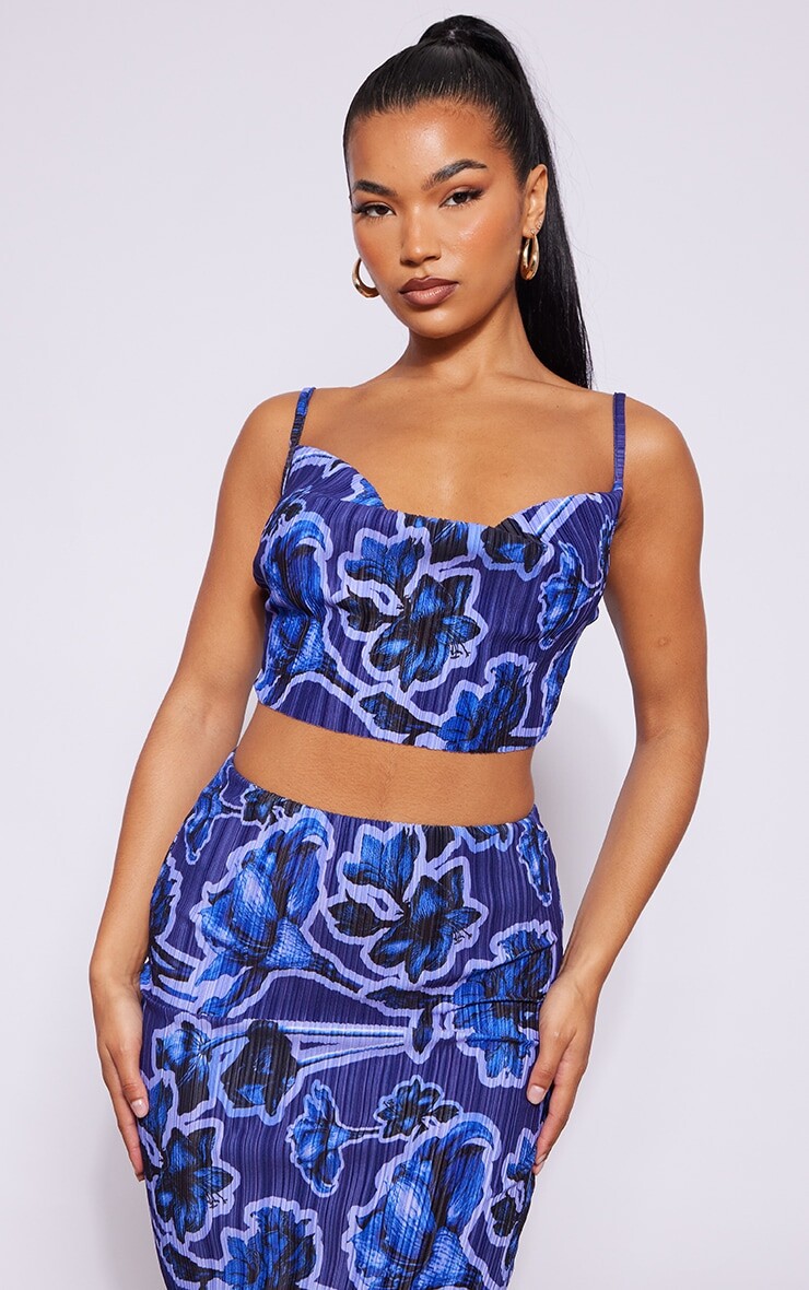 

PrettyLittleThing Синий топ с плиссированными бретелями и воротником-хомутом с принтом