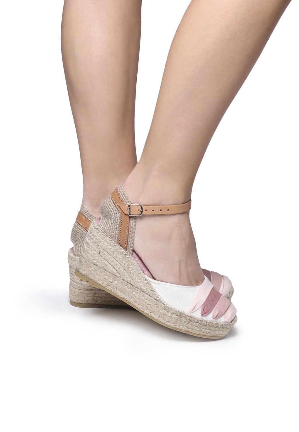 

Босоножки на танкетке Toni Pons