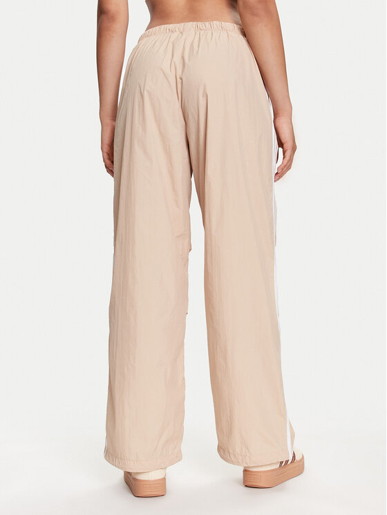Спортивные брюки loose fit 3-Stripes Woven Parachute IY7252 Adidas, бежевый — фото 3