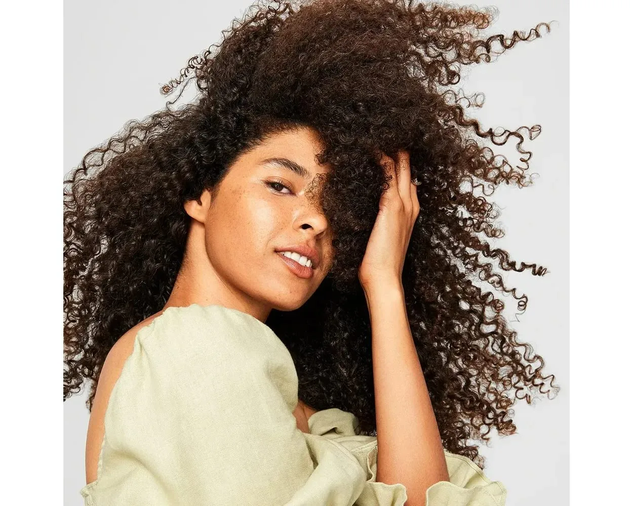 Paul Mitchell Clean Beauty Anti-Frizz Leave-In Treatment, Leave-In Conditioner, для текстурированных, склонных к пушению волос. 626.54 г (1 шт.) — фото 3