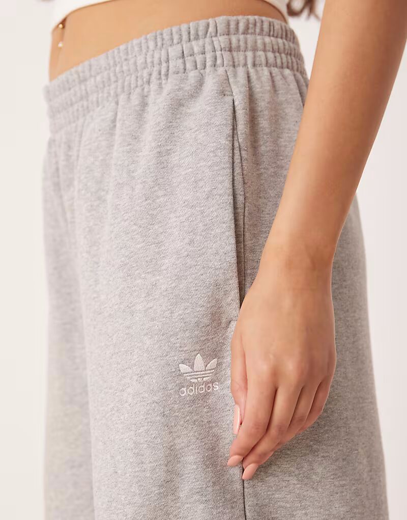 Широкие флисовые брюки Essentials цвета средне-серый меланж Adidas Originals — фото 3