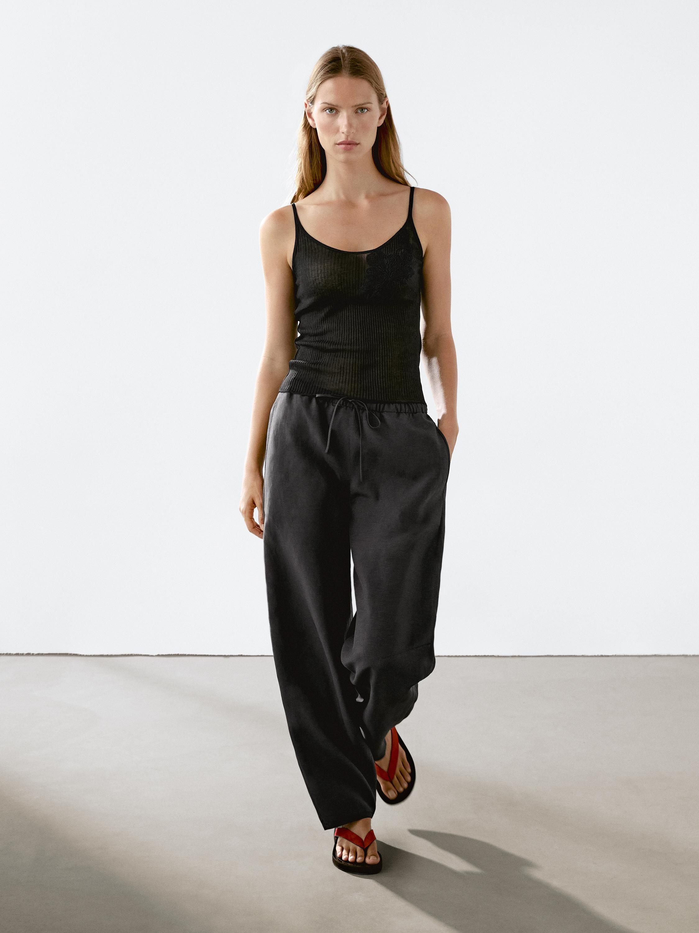 

Хлопковый топ на бретельках с цветочным узором Massimo Dutti, черный