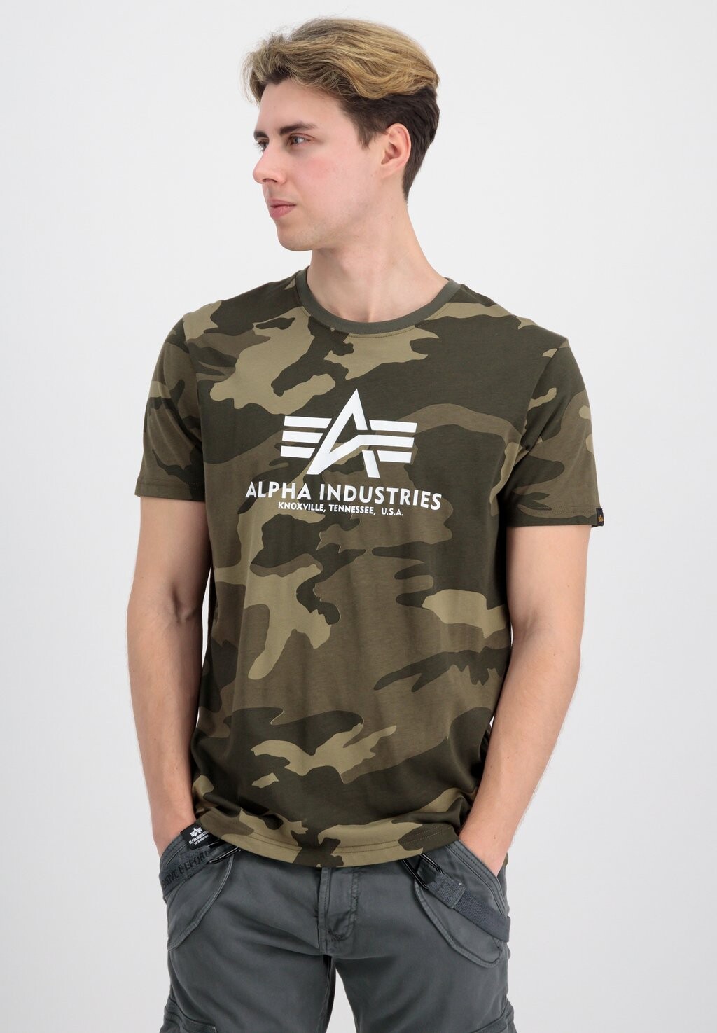 

Футболка с принтом CAMO Alpha Industries, цвет Mottled Olive