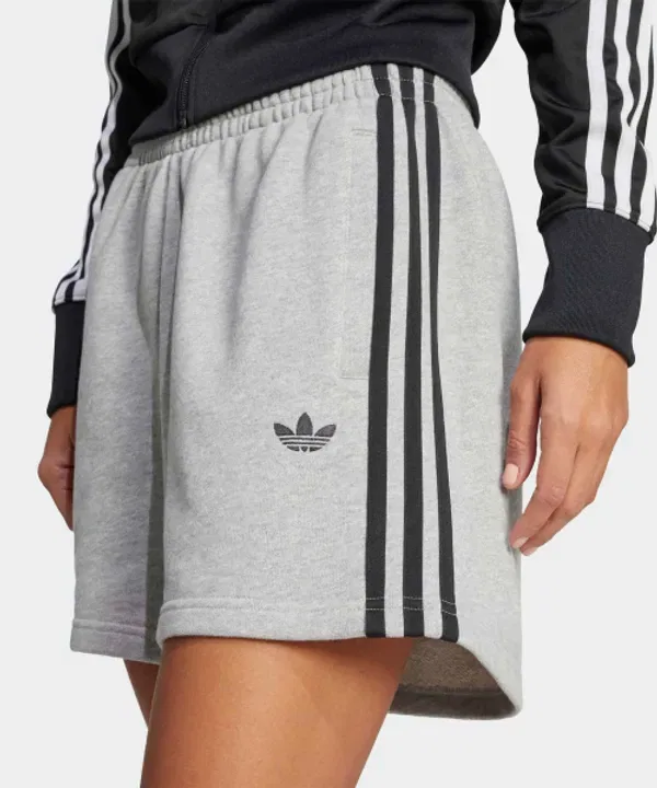 Шорты спортивные с тремя полосками Adidas, серый с черным — фото 3