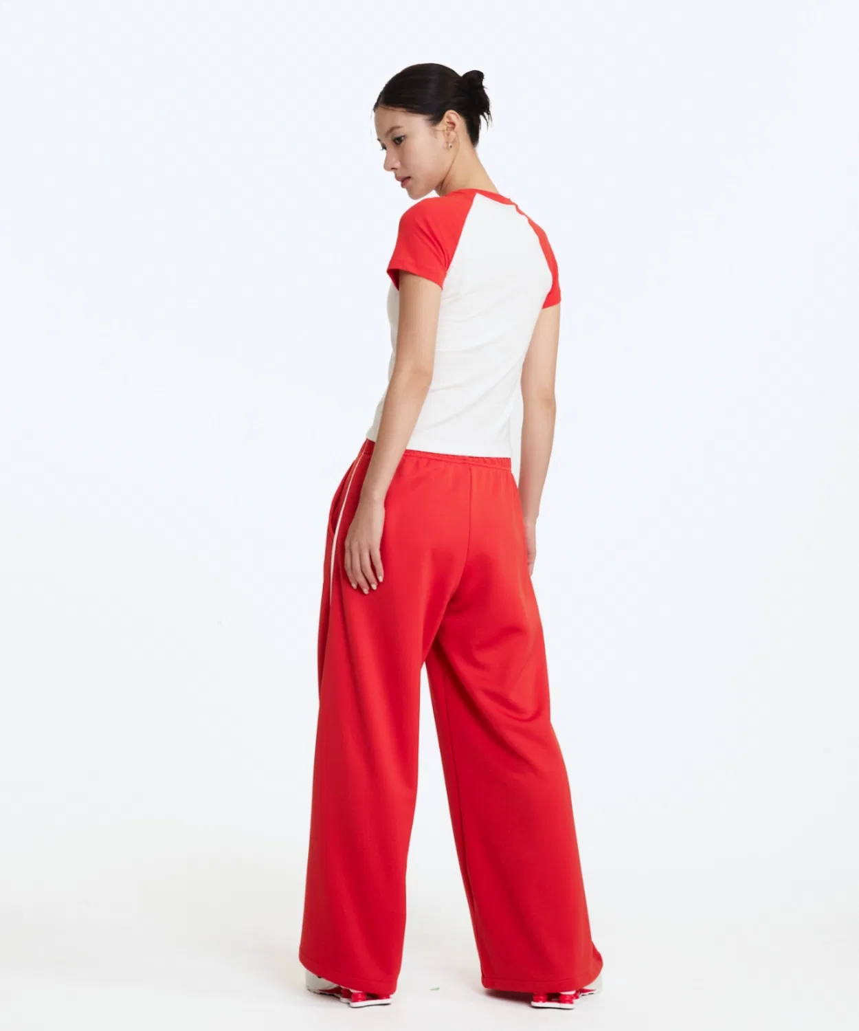 Женская футболка с принтом Nike Sportswear Chill Knit Slim, Cream — фото 4