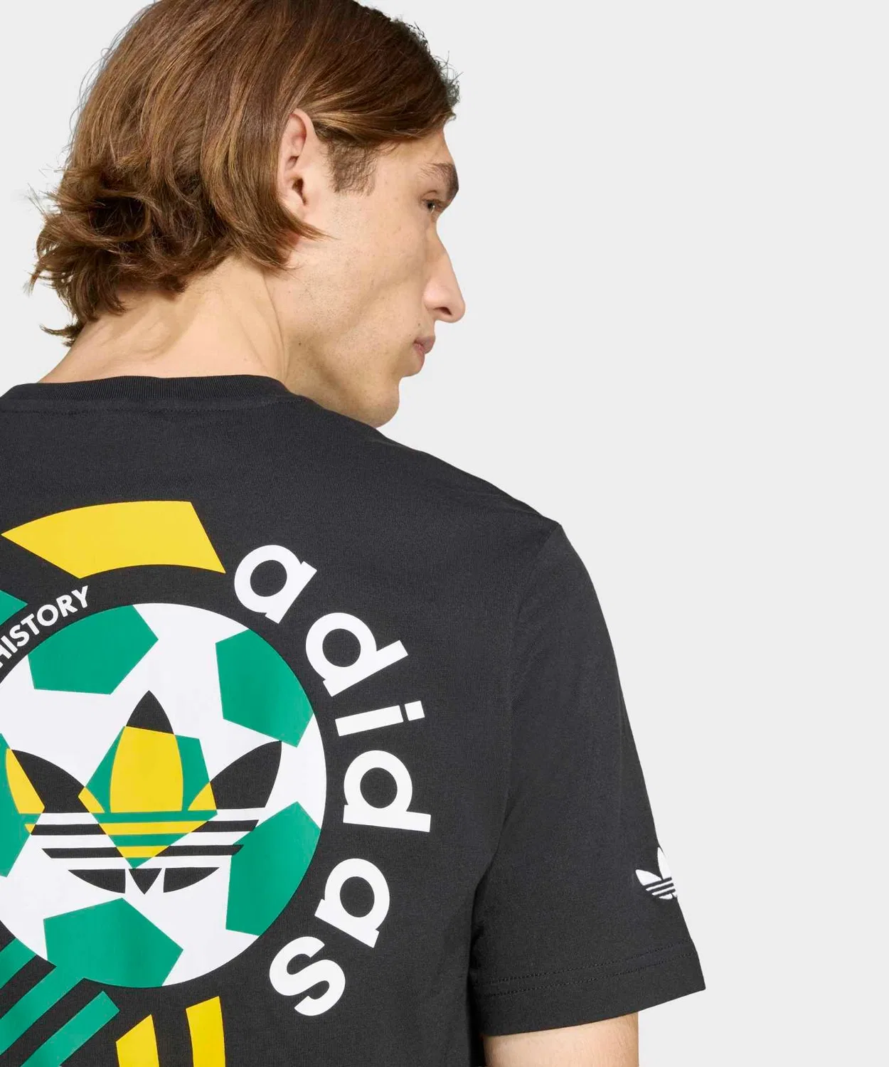 Мужская футболка с архивным футбольным принтом Adidas Originals Архив Футбольный График, Черный — фото 4