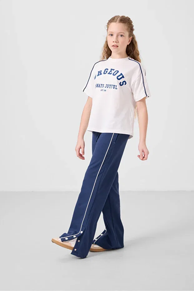 Детский комплект для девочек с принтом Ecru-Parliament O Neck Printed Wide Leg Snap Detail Girls Palazzo Tracksuit Set Tommy Life, Ecru/Parlament — фото 4