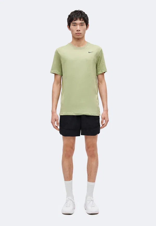 Футболка дышащая Df Crew Solid Nike Performance, Dusty Olive/Black, черный/оливковый — фото 2