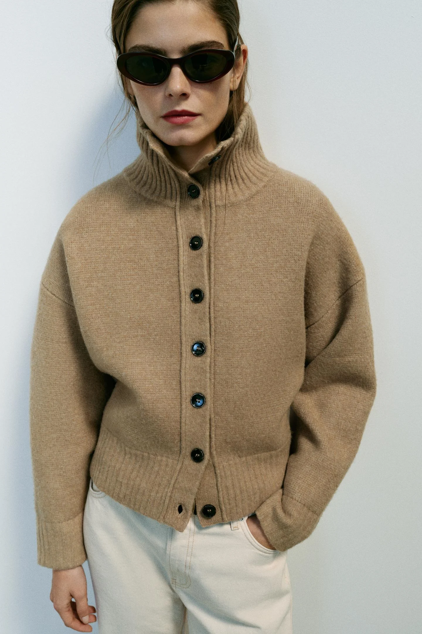 Кардиган Zara трикотажный с высоким воротом, светло-коричневый