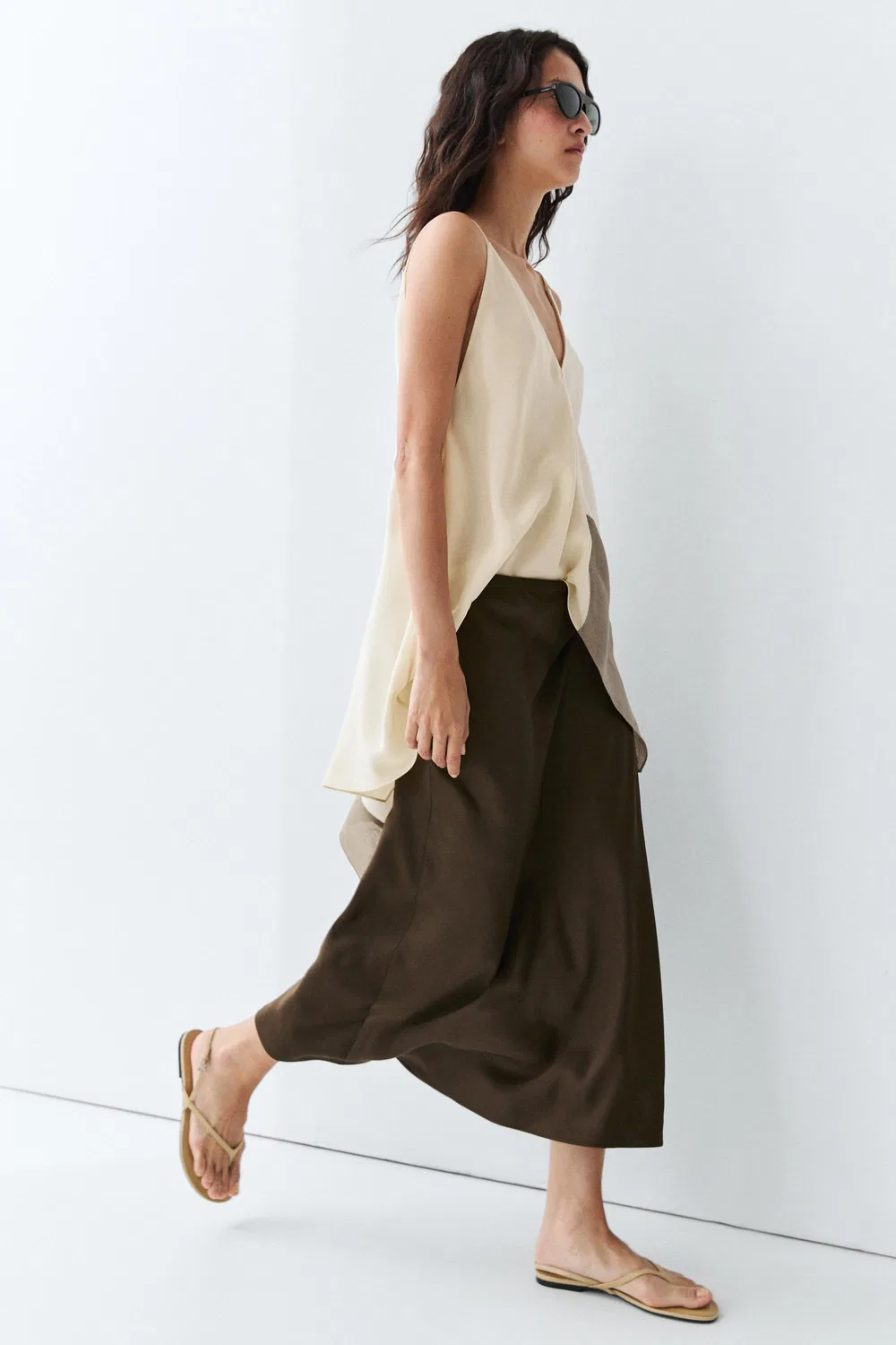 Юбка Massimo Dutti, струящаяся атласная, коричневая — фото 3