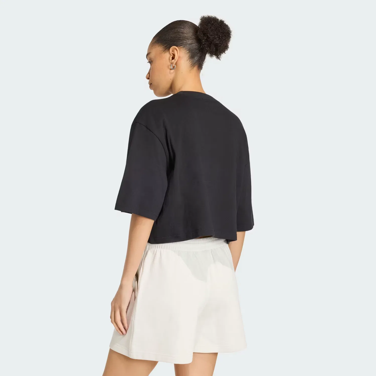 Женская укороченная футболка Essentials Crop Tee Adidas Originals, черный — фото 2