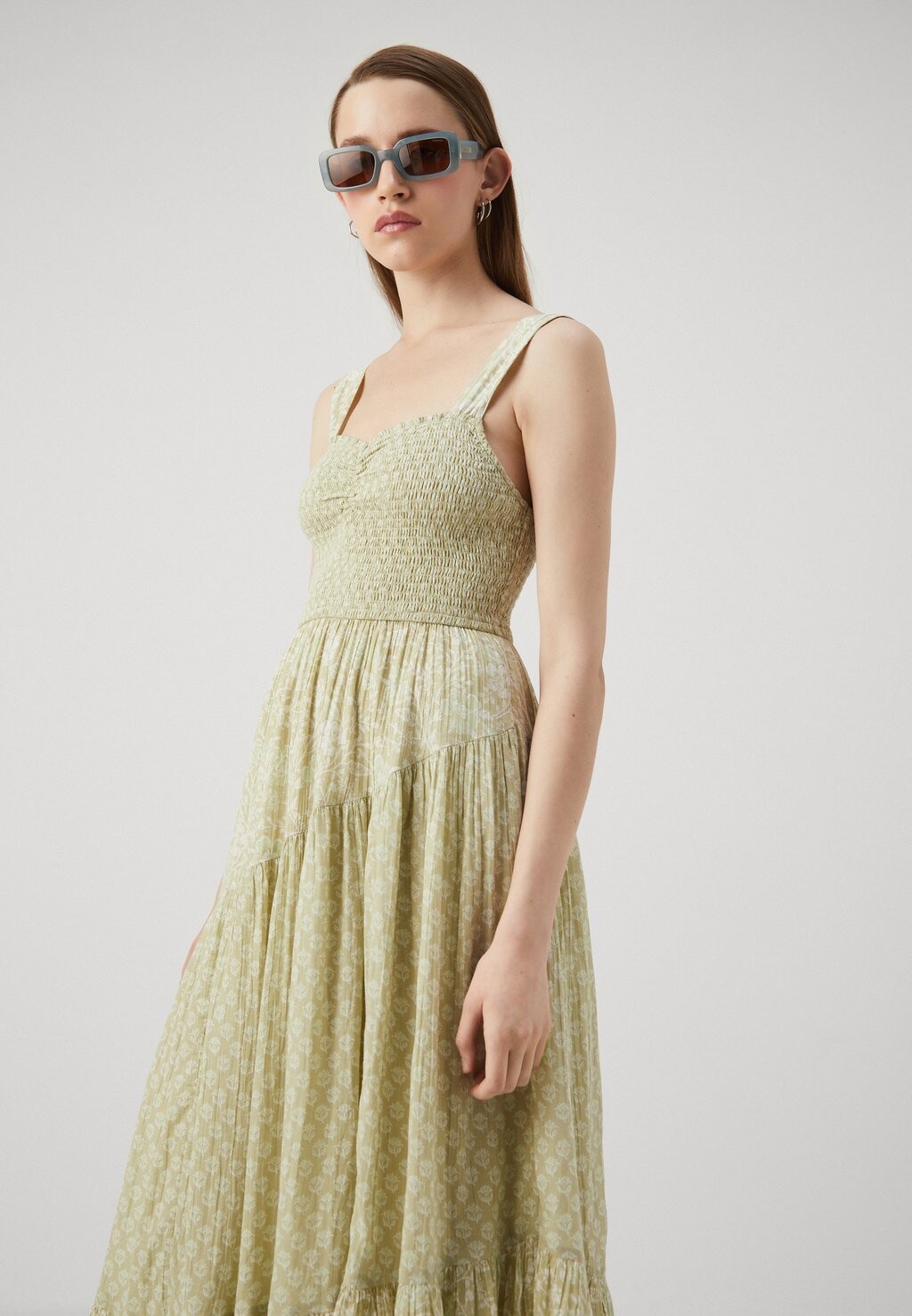 

Дневное платье SMOCKED MIDI WITH TIERS American Eagle, желтый